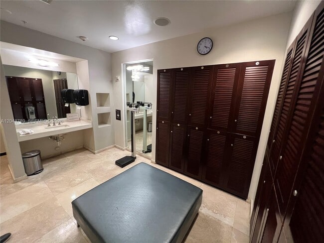 Building Photo - 10275 Collins Ave