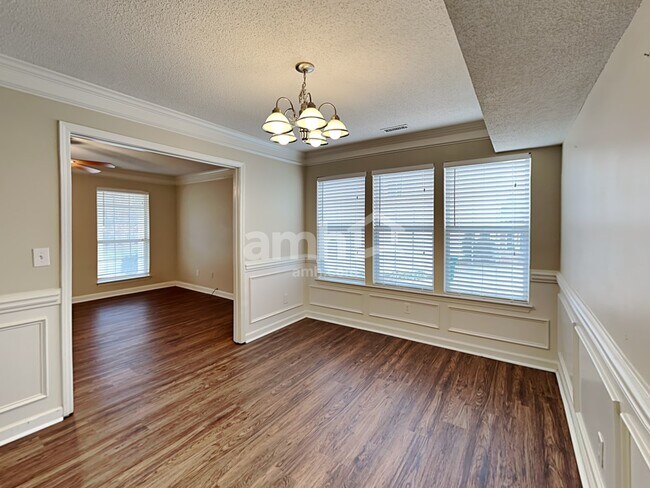 Building Photo - 4010 Logan Cir