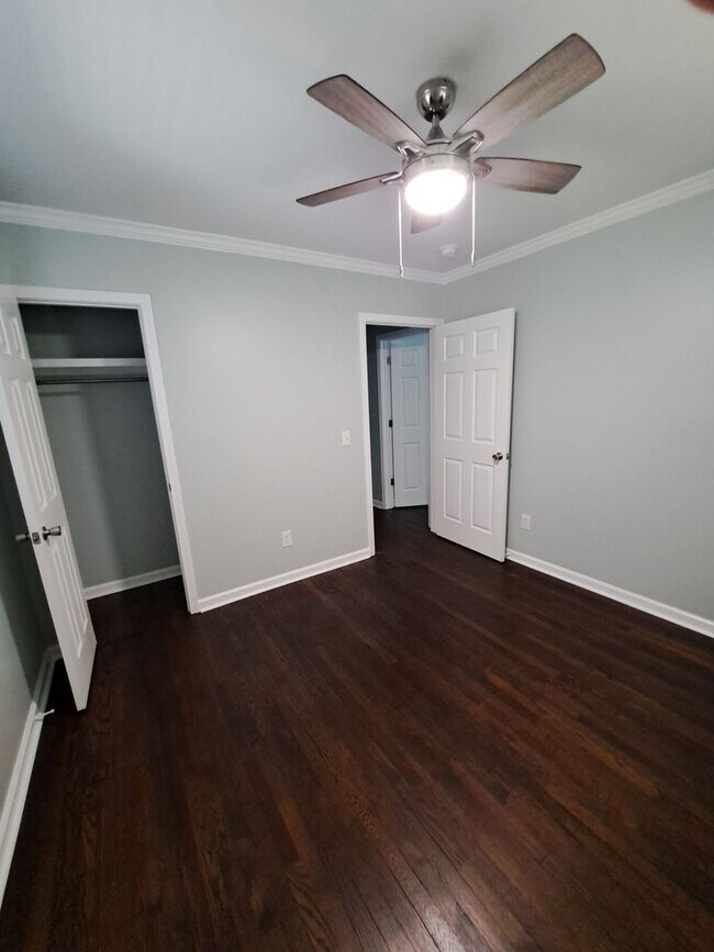 Building Photo - 1450-1452 Brentwood Drive