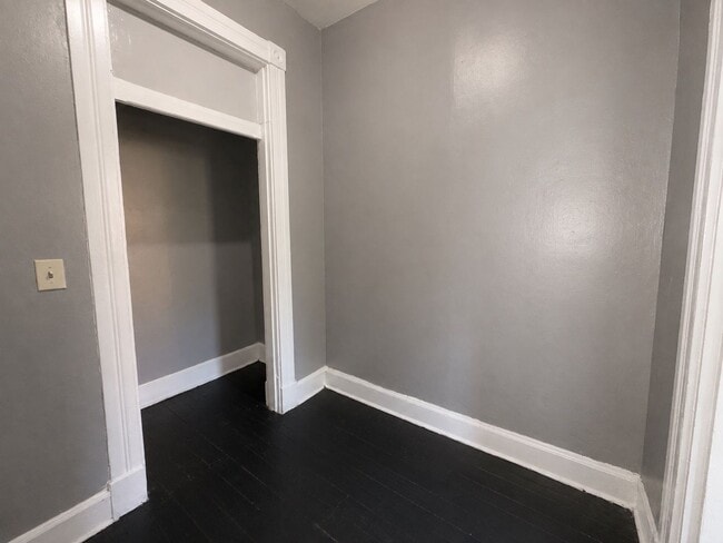 Building Photo - 2281 Vine St