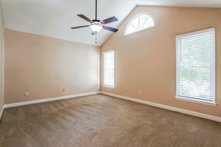 Building Photo - 4900 Royal Troon Dr