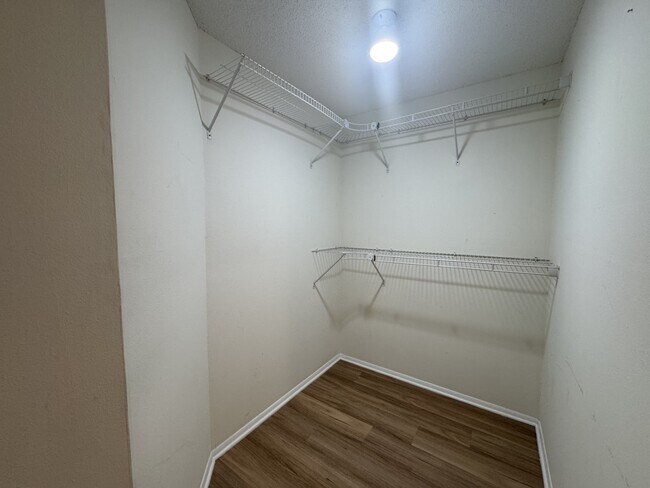 Building Photo - 129 Algiers Dr