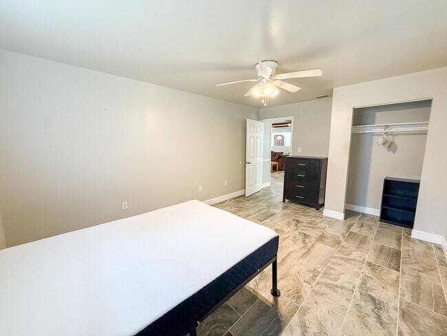 Building Photo - 305 NW 28th Terrace
