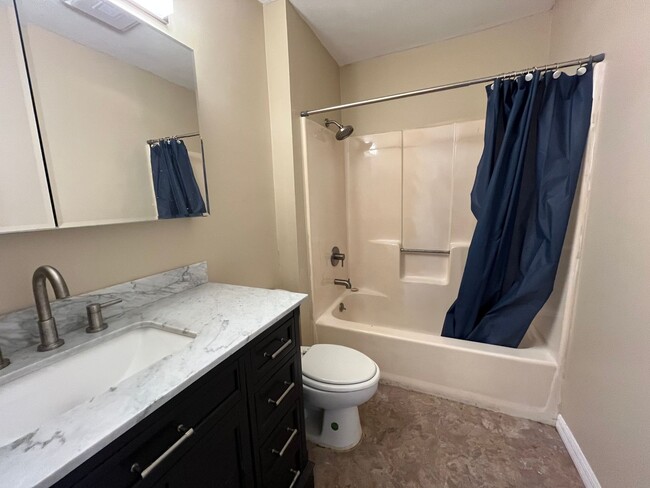 Building Photo - Charming Updated 2-Bedroom Home on 1 Acre ...