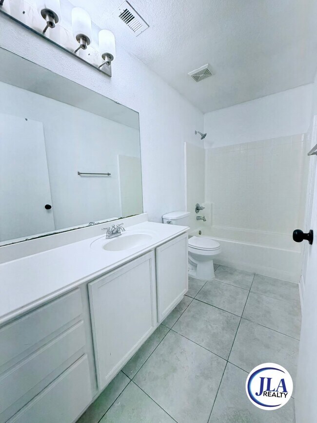 Building Photo - 21604 Horseshoe Dr