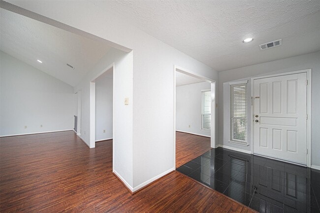 Building Photo - 2838 Colony Dr