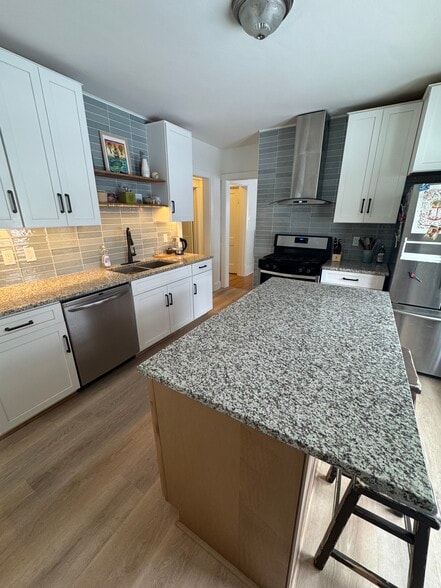 Building Photo - 6821 W Lloyd St