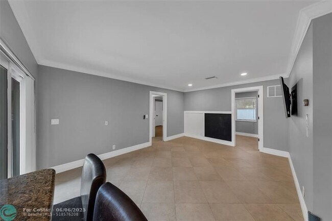 Building Photo - 1398 NW 14th Ct