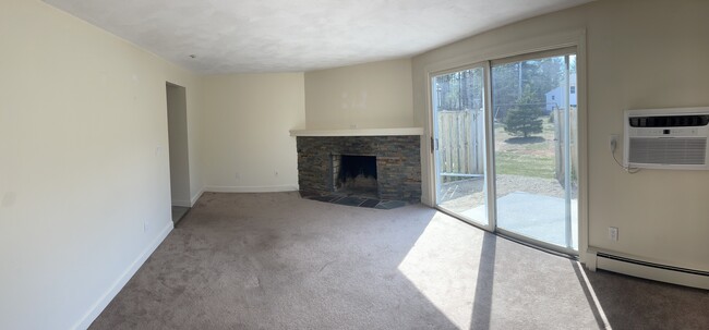 Livingroom with walkout to patio - 56 South St