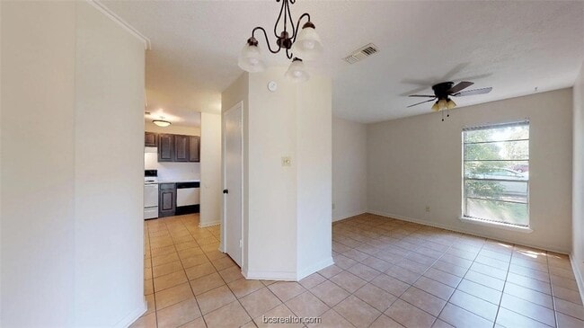 Building Photo - 918 Navarro Dr