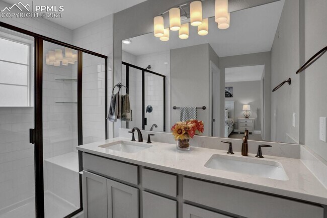 Building Photo - Beautiful and Newer 3 Bedroom Townhome in ...