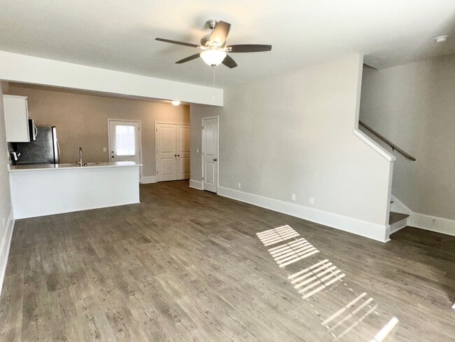 Building Photo - 435 3rd Loop Rd