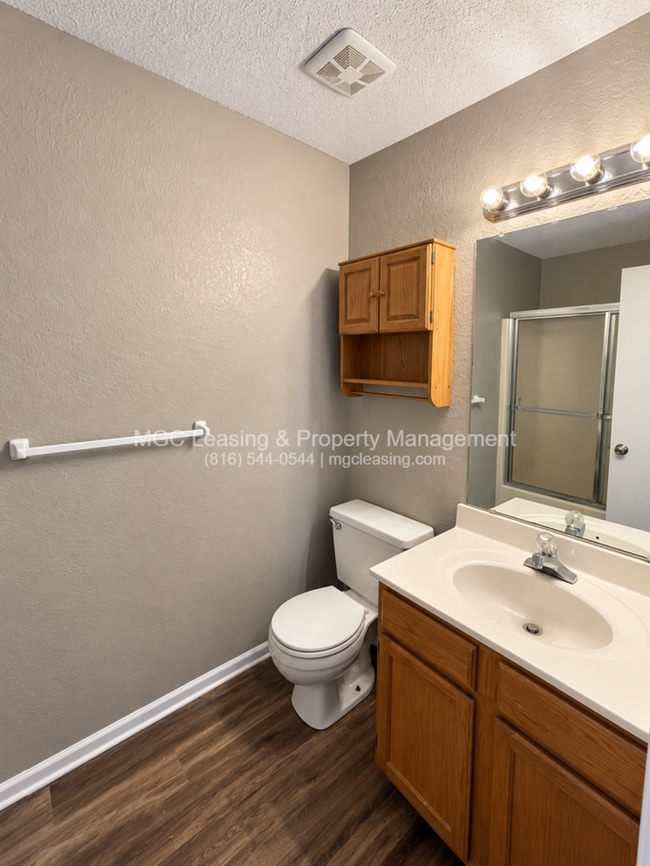 Building Photo - Beautifully Updated Home in Quiet Blue Springs Cul-de-Sac