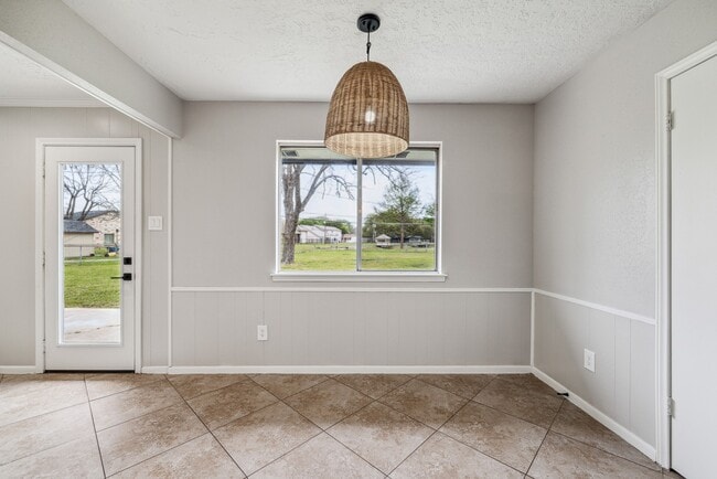 Building Photo - 8414 N Tahoe Dr
