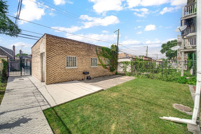 Building Photo - 7828 S Winchester Ave