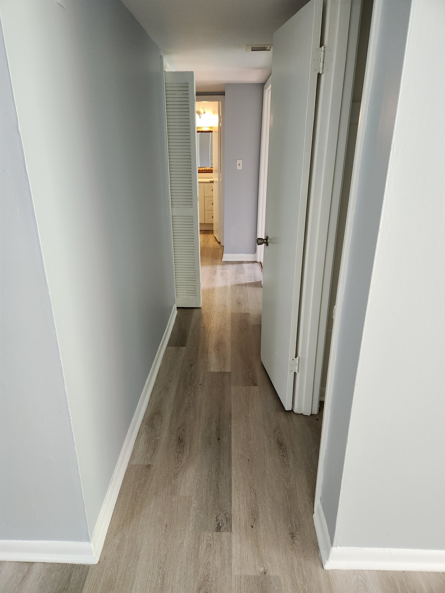 Hallway Closets - 2819 N Ohenry Blvd