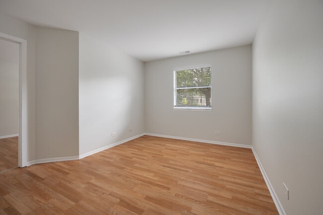 Building Photo - 546 E Shag Bark Ln