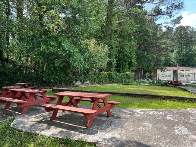 Building Photo - Remodeled 1 Bedroom / 1 Bath in nice quiet...