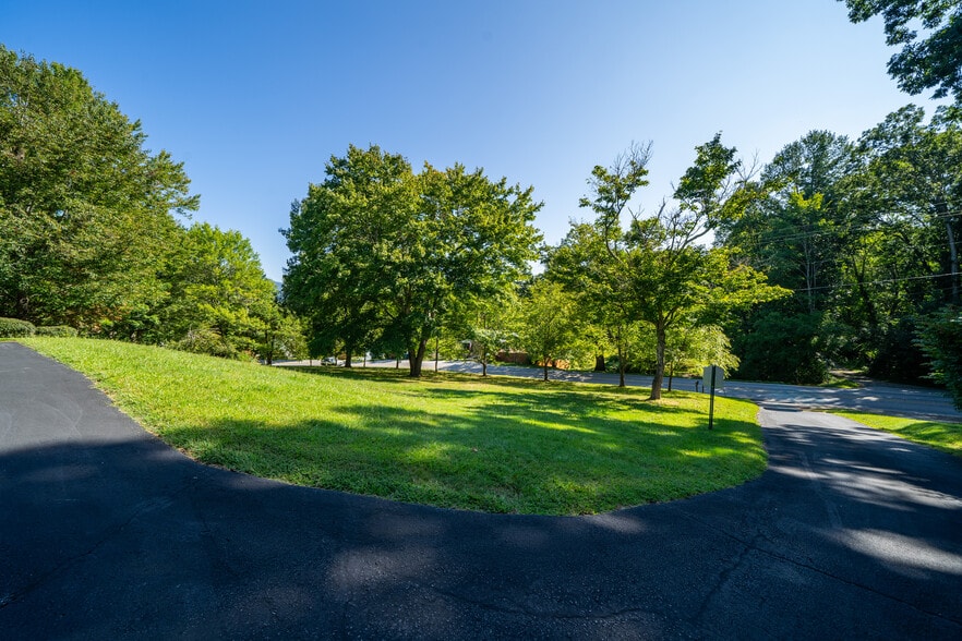 Building Photo - 5 Tsuga Rise