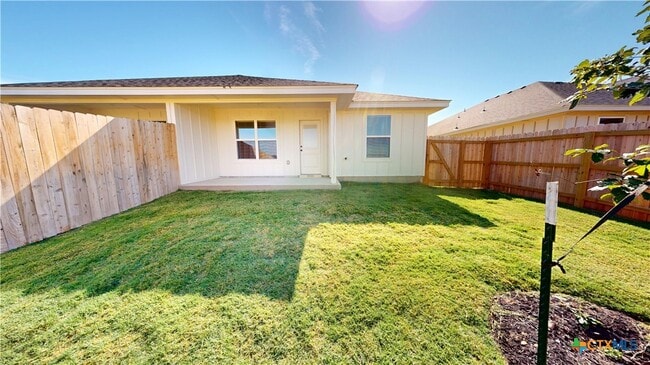 Building Photo - 905 Smoke Tree Ln