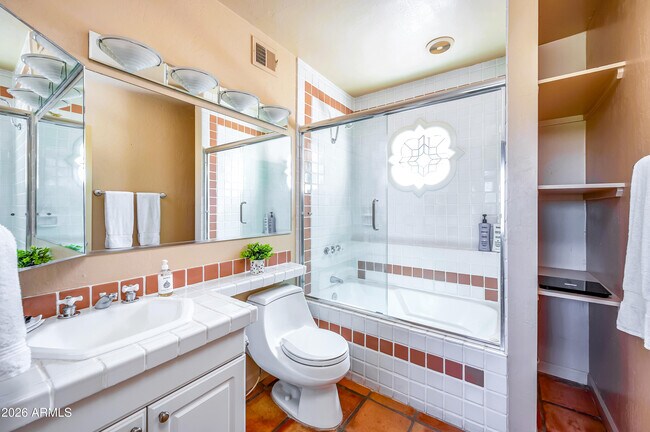 Building Photo - 7156 Oakmont Dr
