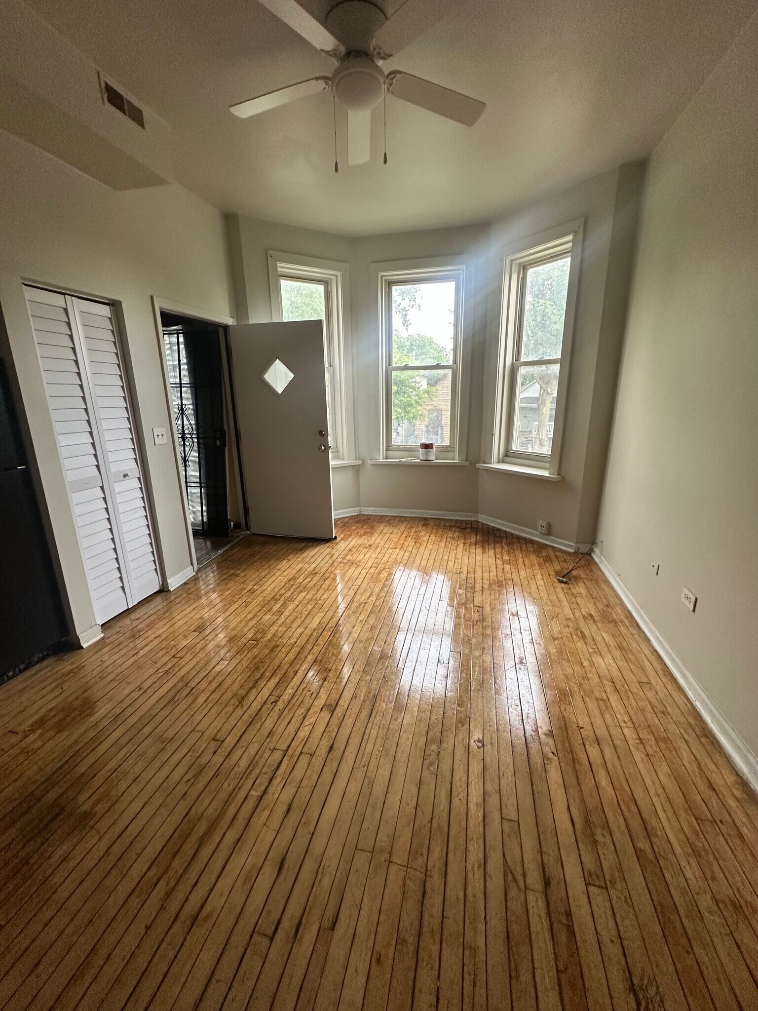 Building Photo - 1626 S Karlov Ave