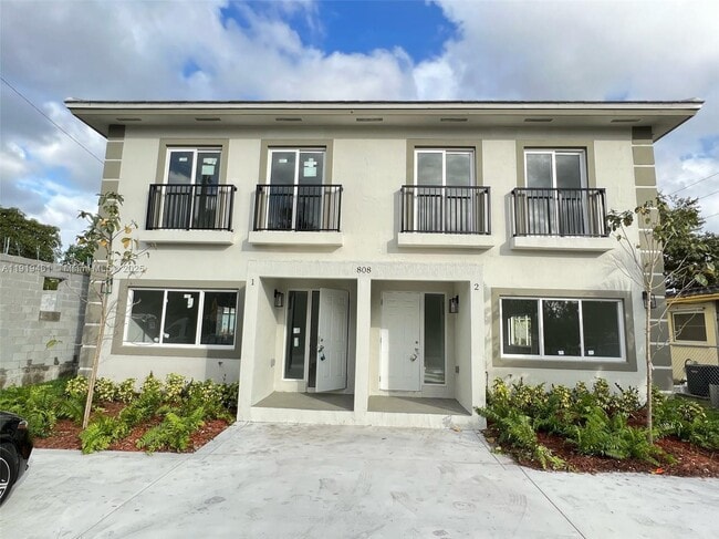 Primary Photo - 808 NW 16th Ave