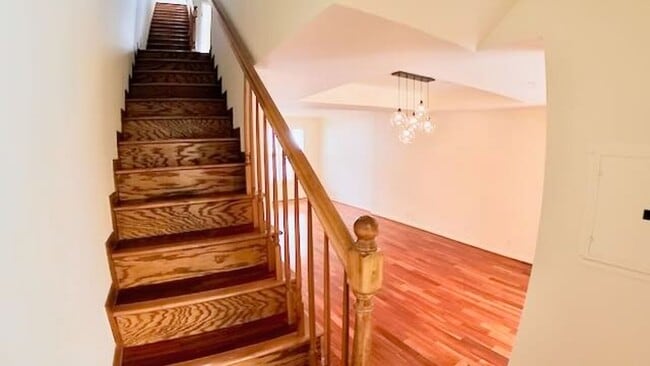 Building Photo - Beautiful 3 Story Townhouse with Roof Deck and Parking in Culver City!