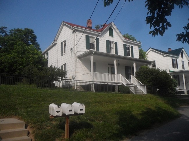 Primary Photo - 3677 Park Ave