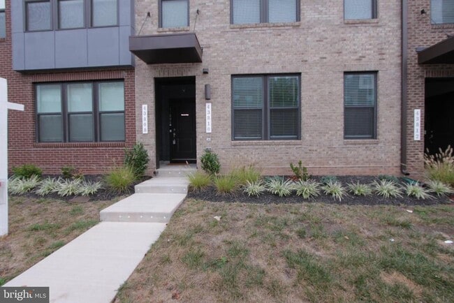 Building Photo - 43808 Middleway Ter