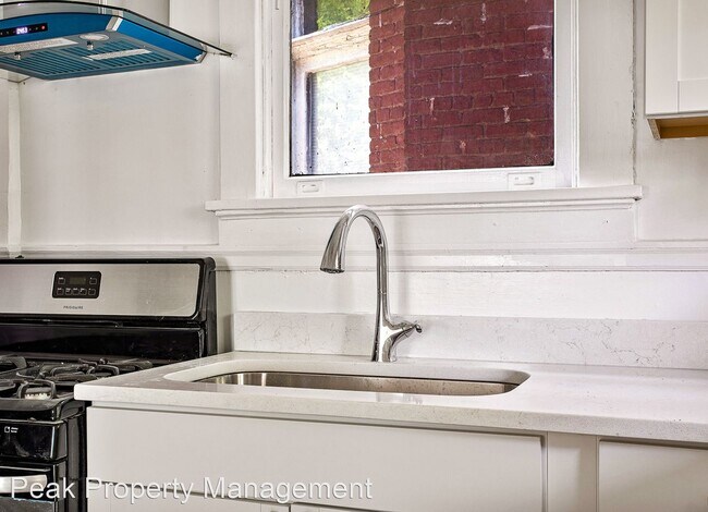 Building Photo - 4 br, 2 bath House - 1304 Bainbridge St.