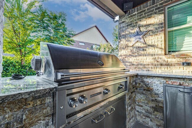 Building Photo - 5323 Lake Hill Farm Way