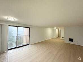 Building Photo - Top-Floor Magnolia Condo (brand-new wooden...