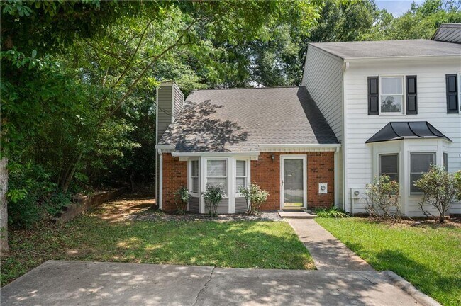 Building Photo - 1393 Poplar Pointe