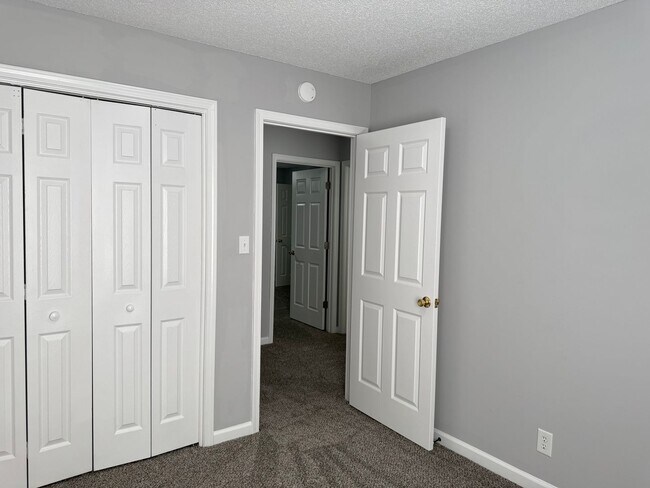 Building Photo - Just Painted and New Flooring Throughout! ...