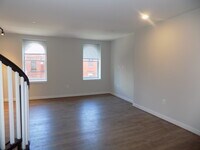 Building Photo - For Rent: Stylish Urban Living at 815 Park...