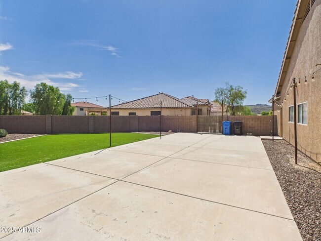 Building Photo - 27007 N 31st Dr