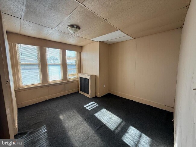 Building Photo - 2413 W Indiana Ave