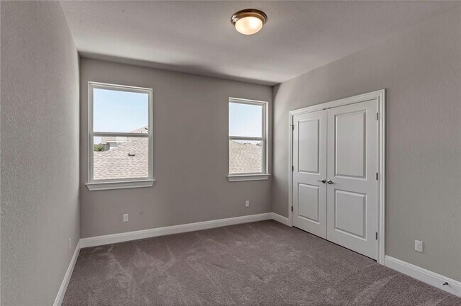 Building Photo - 3901 Tavarez St