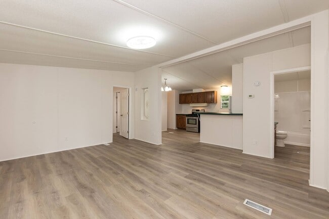 Building Photo - Well Maintained Three Bedroom Home!