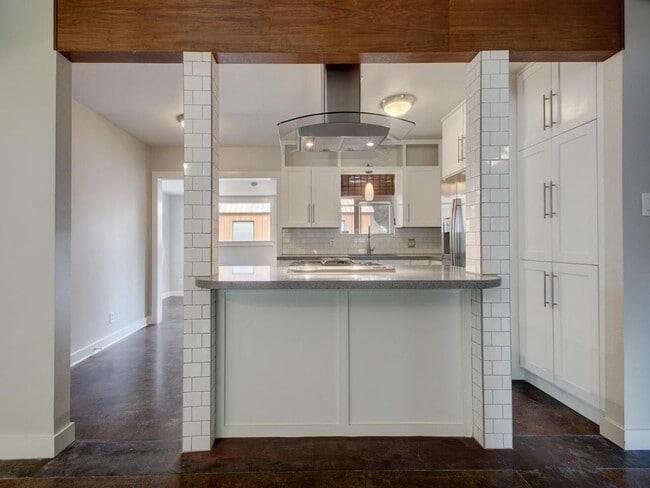 Building Photo - 1110 Fieldcrest Dr