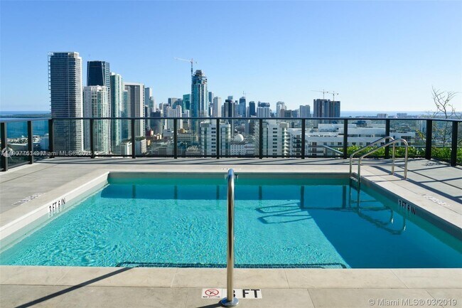 Building Photo - 1600 NE 1st Ct