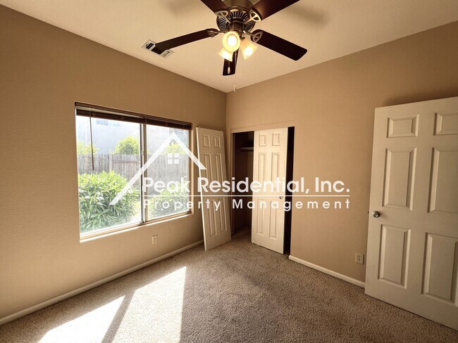 Building Photo - Wonderful Roseville 3bd/2ba House With 3 C...