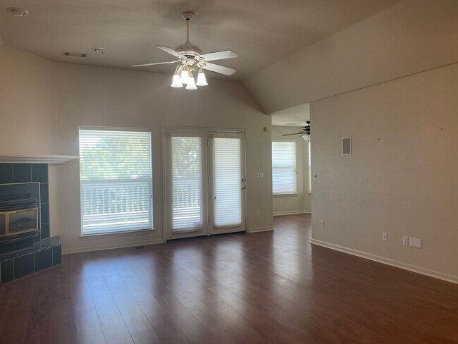 Building Photo - Beautiful Lakefront Home in the Vineyard! ...