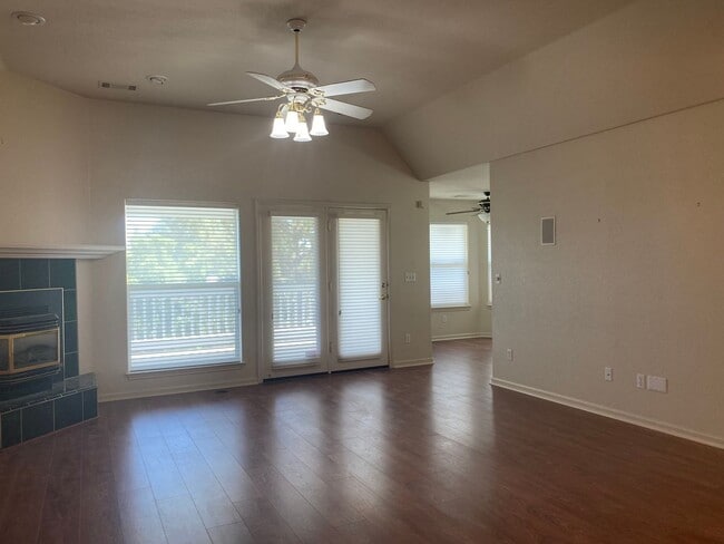 Building Photo - Beautiful Lakefront Home in the Vineyard! 55+ community