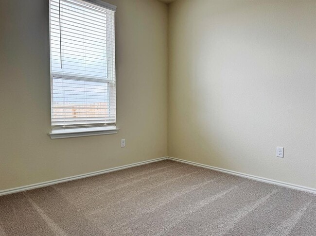 Building Photo - 916 Papaya Dr