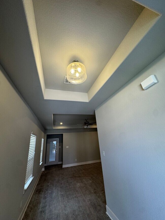 Building Photo - COMING SOON!!! Apply Today - 3/2/2