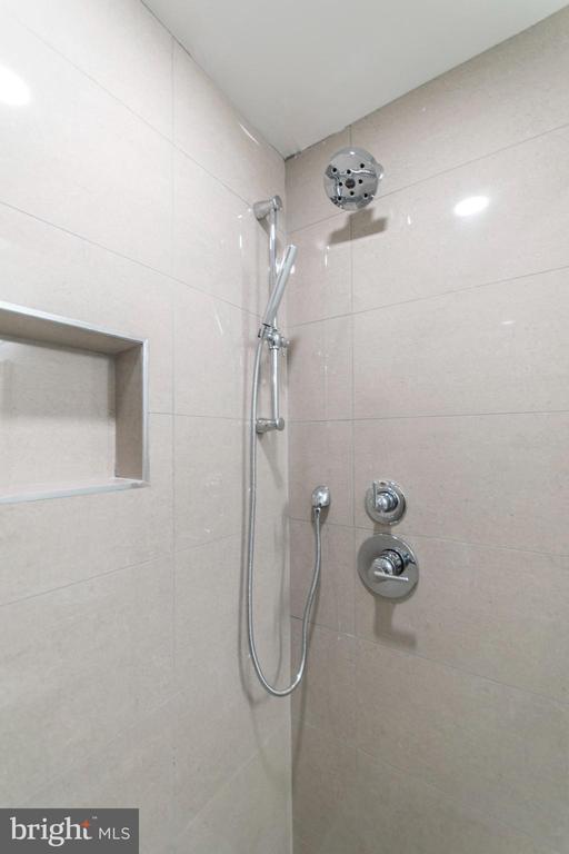 Building Photo - 812 N Uber St