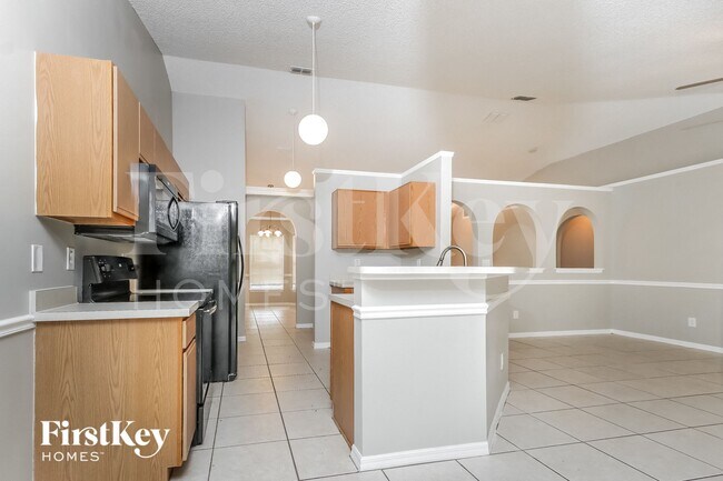 Building Photo - 2998 SW Vittorio St