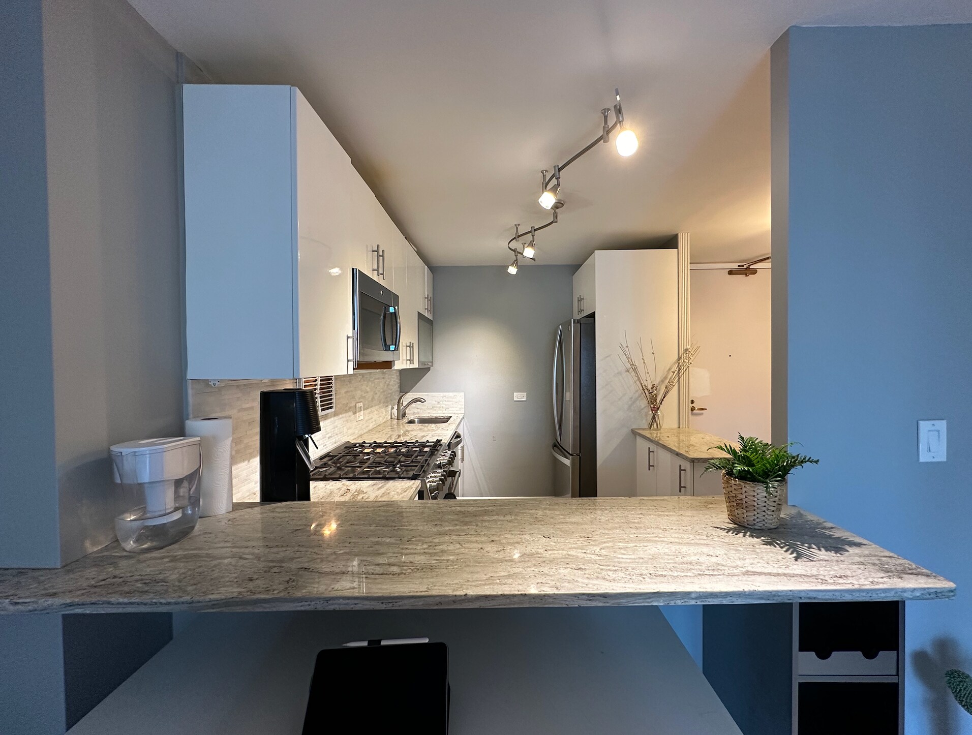 Building Photo - 400 E Randolph St